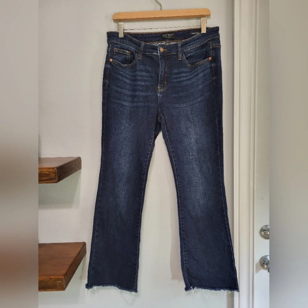 Judy Blue Size 13/31 Whiskered Dark Wash Bootcut Jeans~Frayed Hem~like New! - Picture 4 of 13